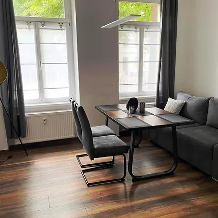 Komfortable In Zentrum Von By Interhome アパート *